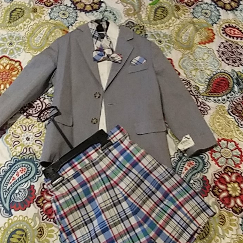 Boys size 5 Blazer and shorts with bow tie plaid
